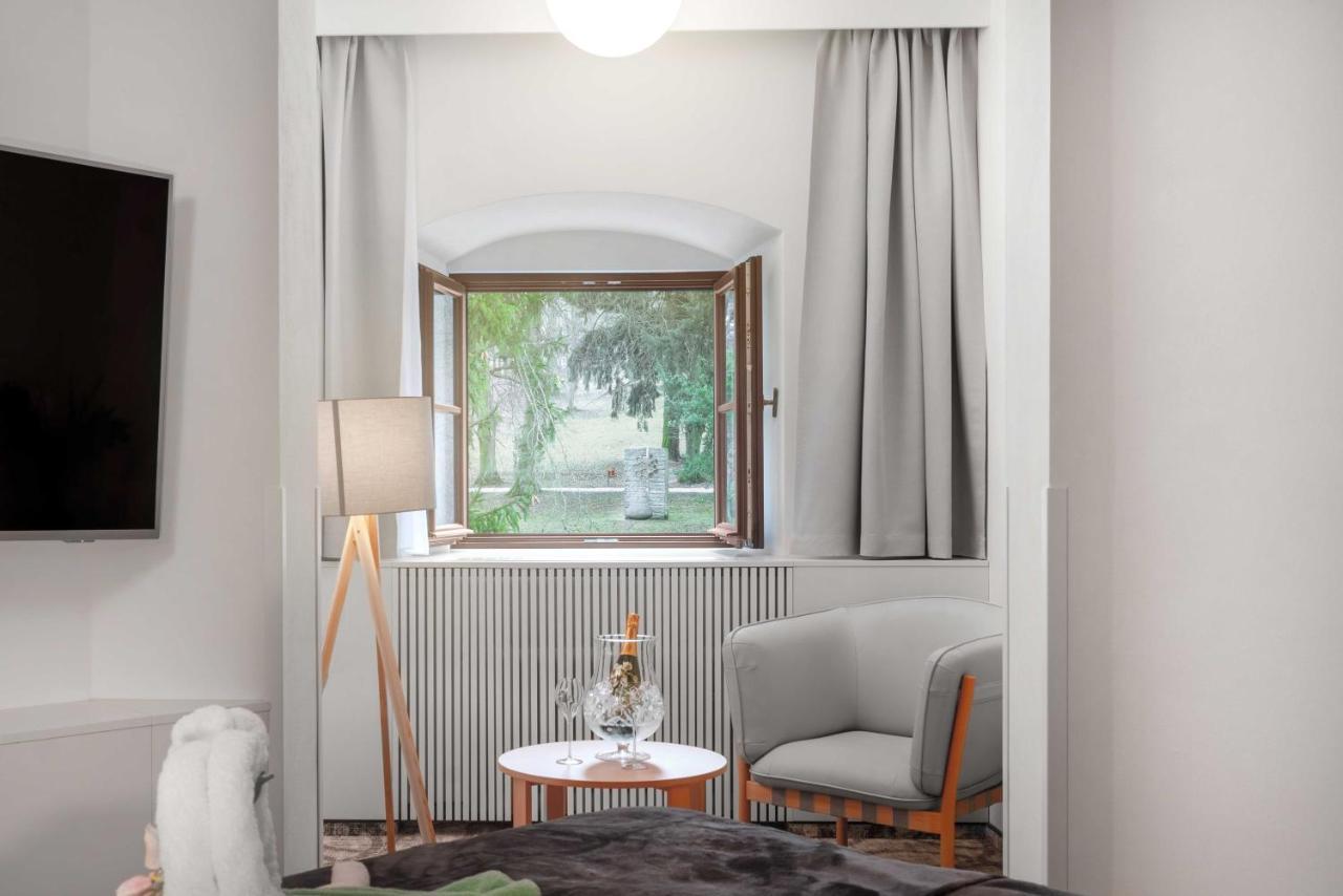 Zamek Trest Hotel Luaran gambar