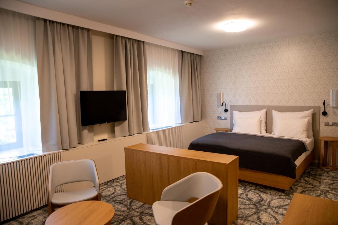 Zamek Trest Hotel Luaran gambar