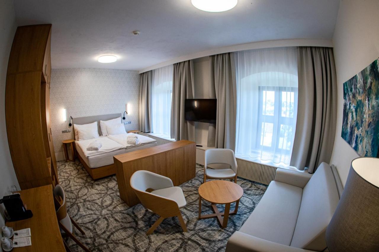 Zamek Trest Hotel Luaran gambar