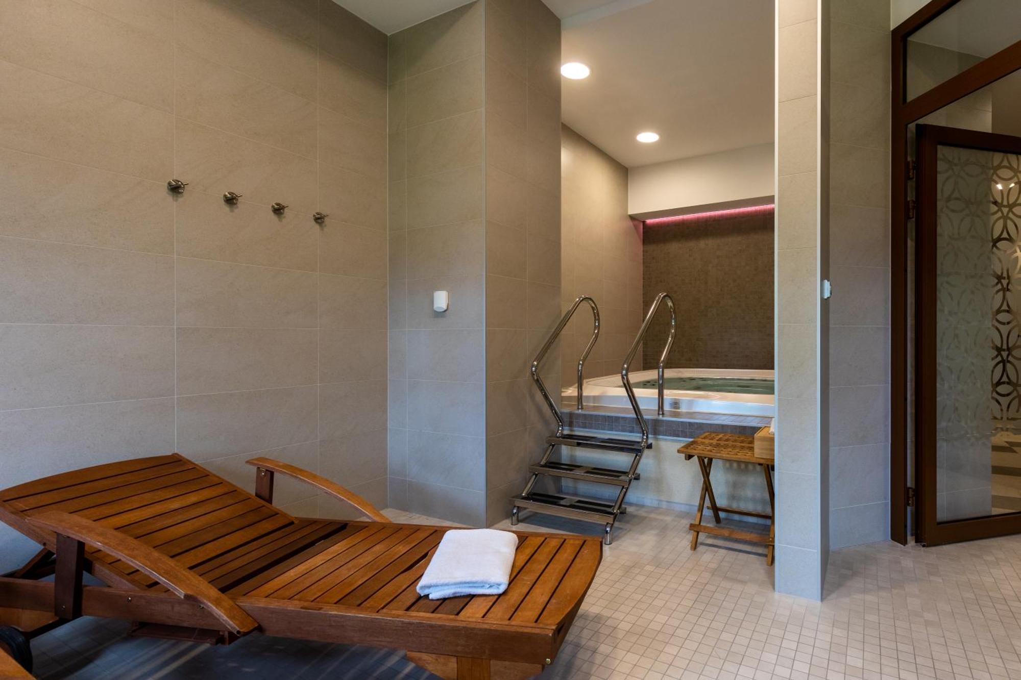 Zamek Trest Hotel Luaran gambar