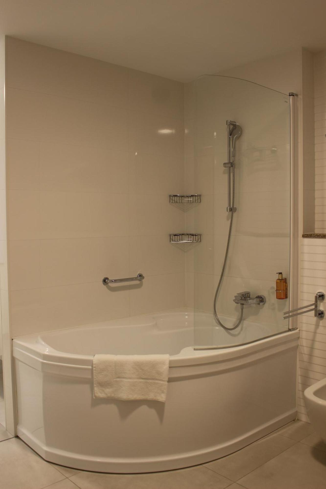 Zamek Trest Hotel Luaran gambar