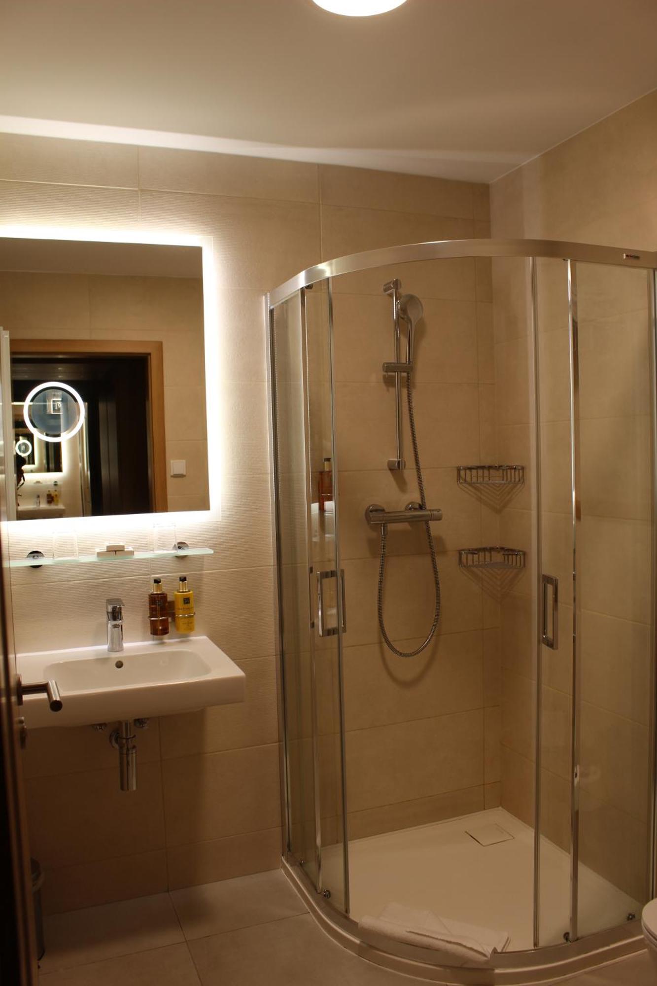 Zamek Trest Hotel Luaran gambar